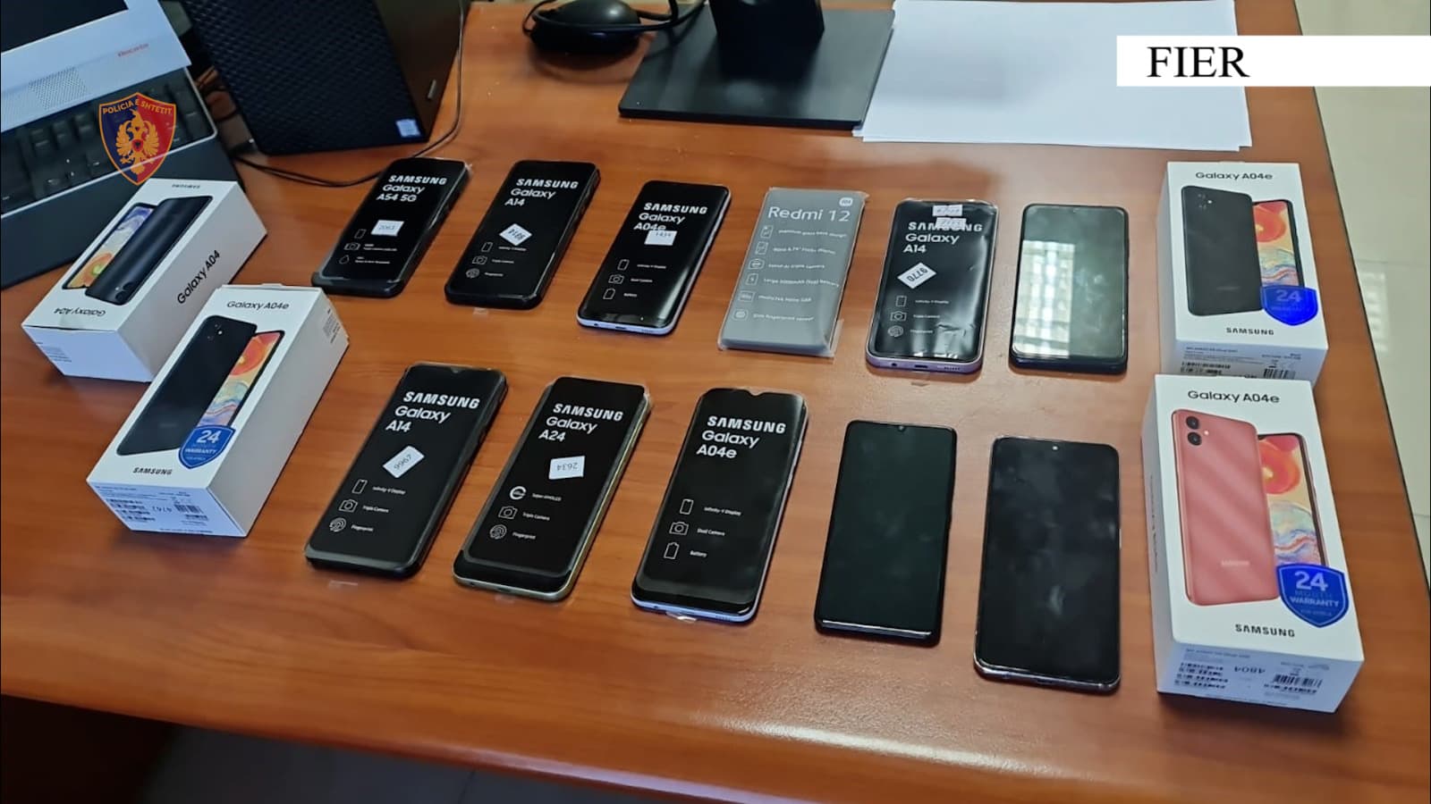 Shiste celularë kontrabandë, vihet nën hetim një person në Fier