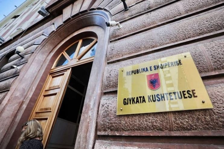 Gjykata Kushtetuese pezullon ligjin për studentët e Mjekësisë