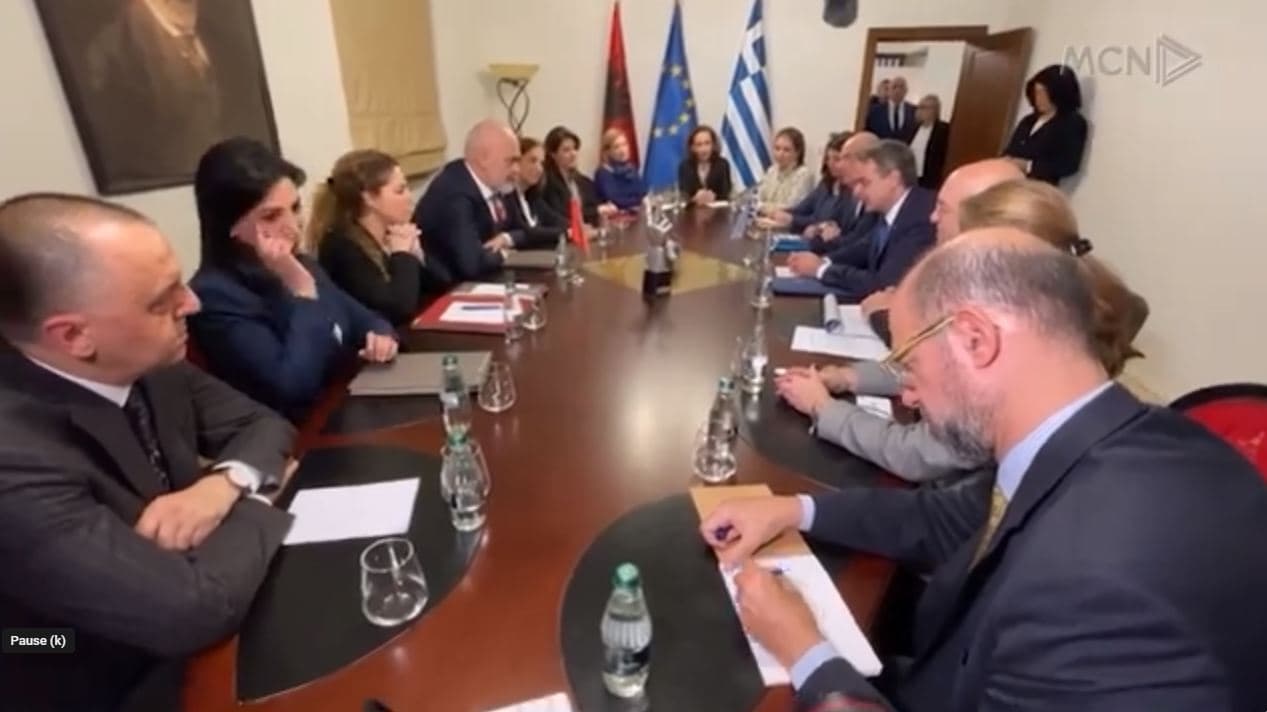 “Shqipëria të negociojë me Greqinë”/ Ekspertët: S’ka mekanizëm tjetër! Mediu: Zgjidhja, betimi i Belerit (VIDEO)