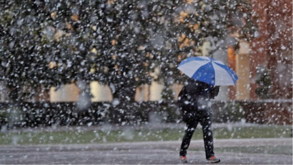 Ulje temperaturash dhe reshje bore në disa zona, parashikimi motit për sot