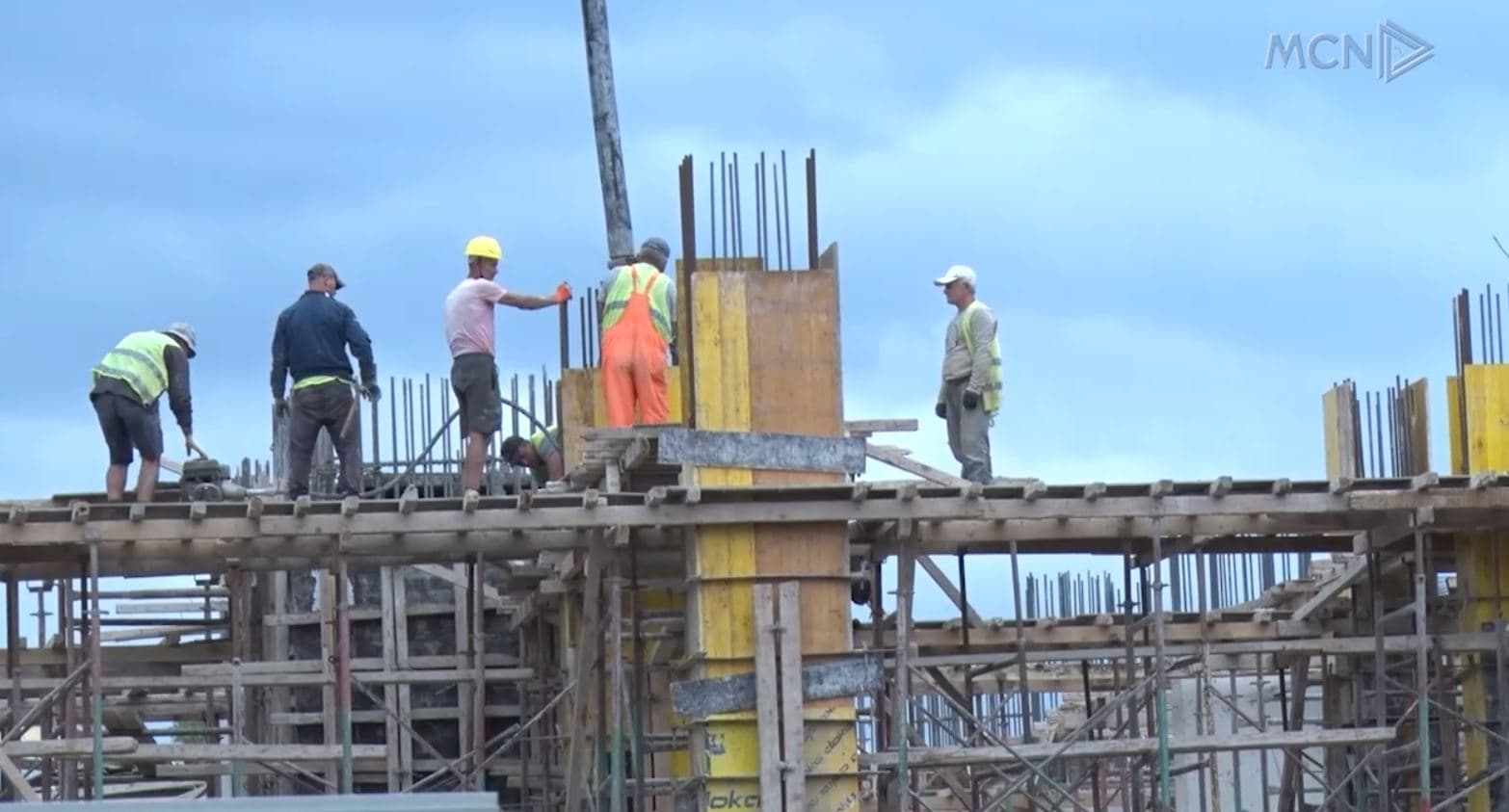 22 punëtorë të aksidentuar në ndërtim/ Pa masa mbrojtëse, 10 milionë lekë gjoba (VIDEO)