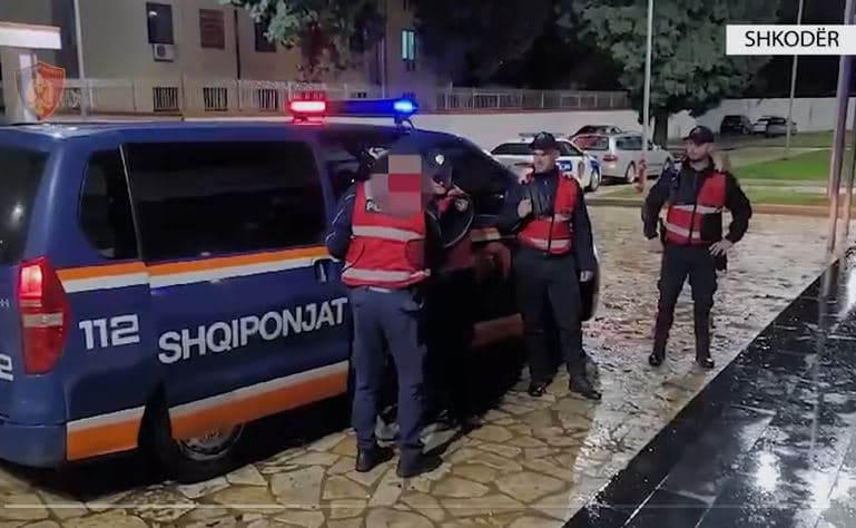 ‘Tempulli’/ Shisnin doza kokaine në zona të ndryshme të qytetit, arrestohen 3 të rinj në Shkodër