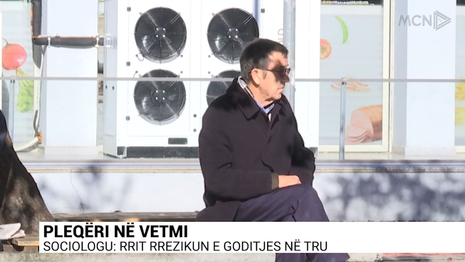 Pleqëri në vetmi/ Sociologu: Rrit rrezikun e goditjes në tru (VIDEO)