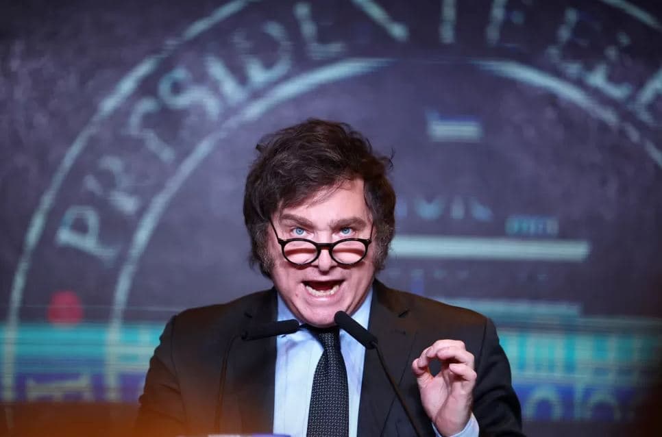 Libertariani i ekstremit të djathtë fiton zgjedhjet në Argjentinë, merr urime nga Trump  