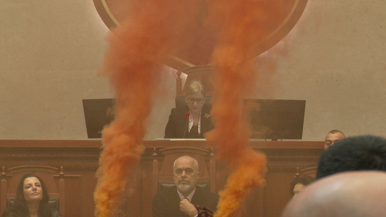 Votohet mes tymueseve dhe kaosit buxheti i vitit 2024, seanca pa debat mbyllet pas 5 minutash (FOTO)