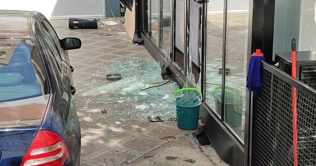 Shpërthim me lëndë plasëse në Laprakë, dëmtohen xhamat e një biznesi privat
