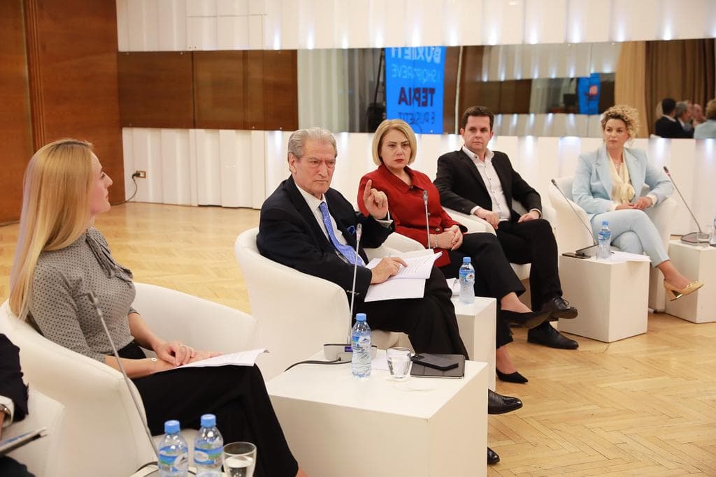 Buxheti 2024 për shëndetësinë dhe arsimin, Berisha: Mashtrim i ri dhe shpërdorim i madh. Nuk garantohen shërbimet jetike