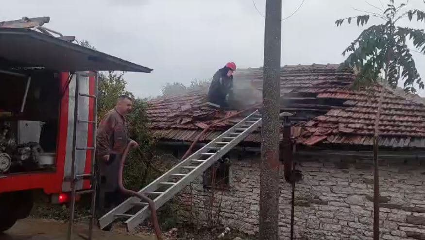 Një tjetër banesë përfshihet nga flakët në Gjirokastër