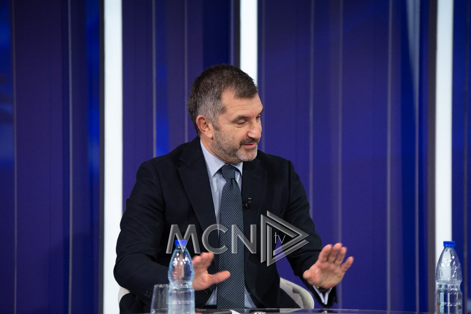 Bushati: Opozita më mirë të merret me rolin e një OJQ-je që ruan flakën e pluralizmit