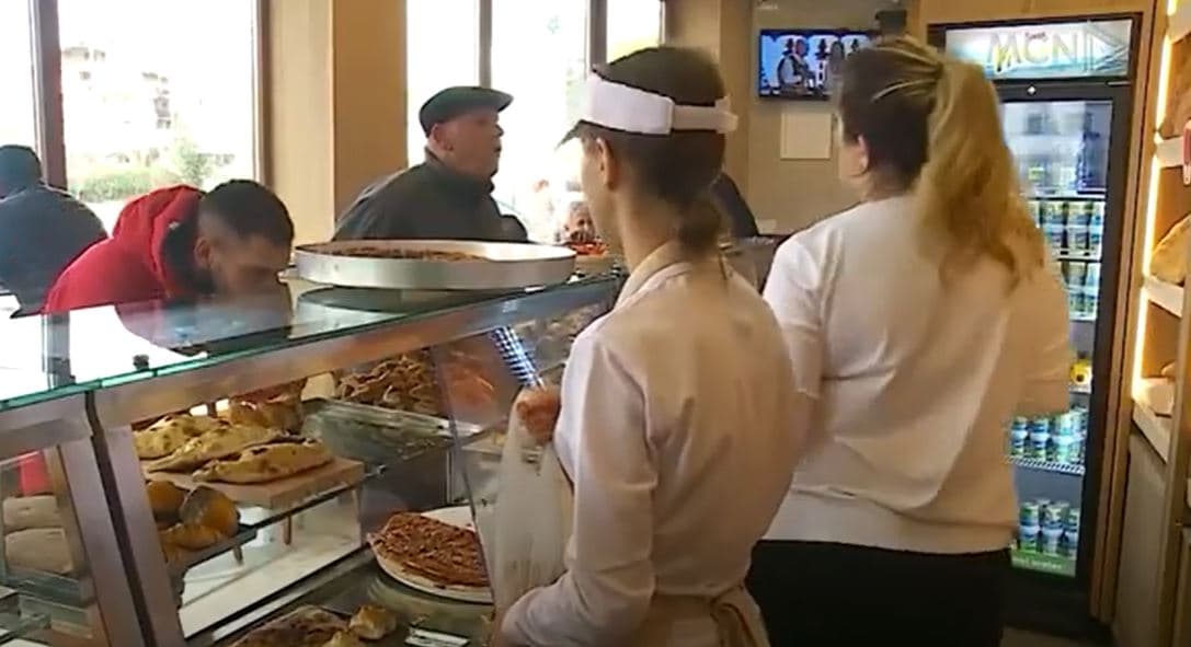 Furrat e bukës ende pa listë çmimesh/ Qytetarët nuk interesohen për peshën (VIDEO)