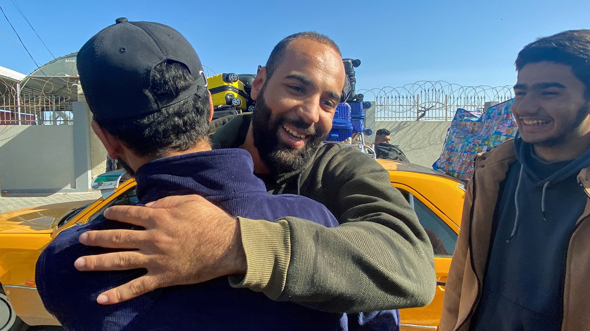 Dita e parë të armëpushimit, dhjetëra palestinezë kalojnë nga Egjipti në Gaza