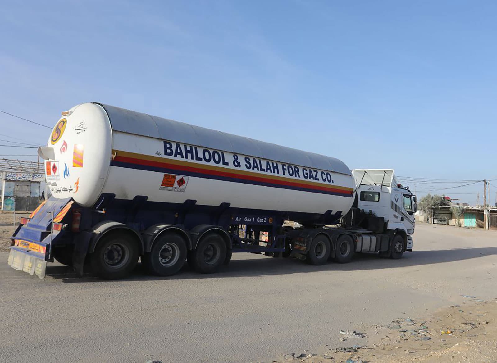 Kamionët me karburant hyjnë në Gaza përmes pikës kufitare Rafah