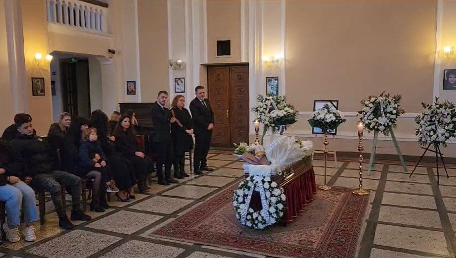 I jepet lamtumira e fundit Zef Dedës, homazhe për aktorin e njohur të humorit në Teatrin “Migjeni” 