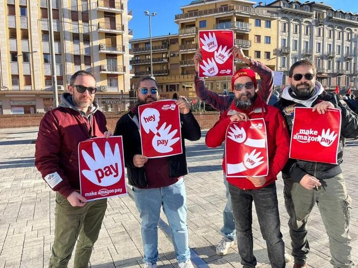 “Amazon duhet të paguajë”, punëtorët në grevë gjatë të Premtes së Zezë