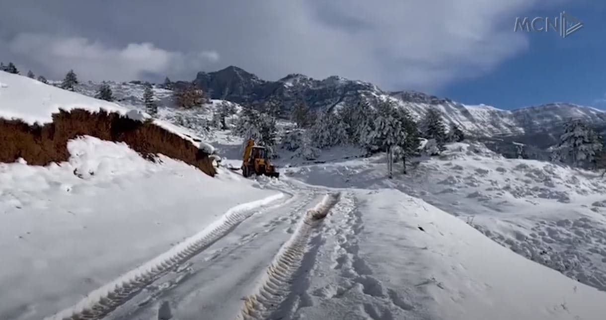 Përmirësohet situata nga bora. Zhbllokohen rrugët në Mirditë e Korçë, rikthehet energjia elektrike (VIDEO)