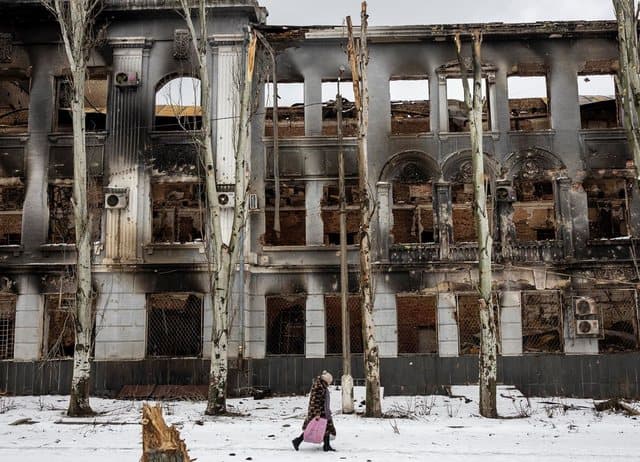 Ukraina në luftë dhe me dimrin, stuhitë e acarta lënë 2 mln banorë pa drita
