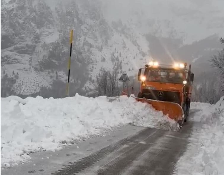 Shi dhe dëborë, ARRSH informon mbi situatën e rrugëve 