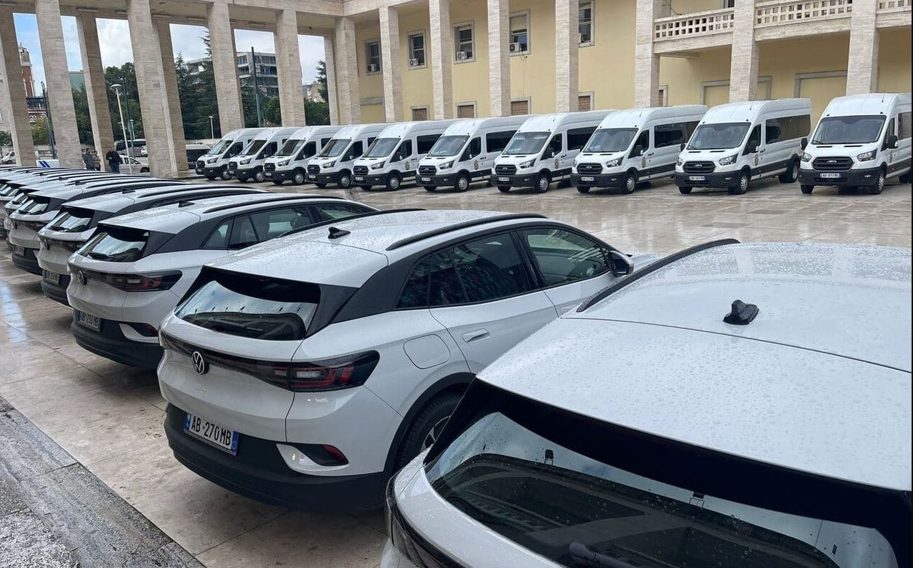 Mediat britanike zbulojnë detaje/ Ja flota 1,5 milionë paund e mjeteve me të cilat do pajisjen burgjet shqiptare (FOTO)
