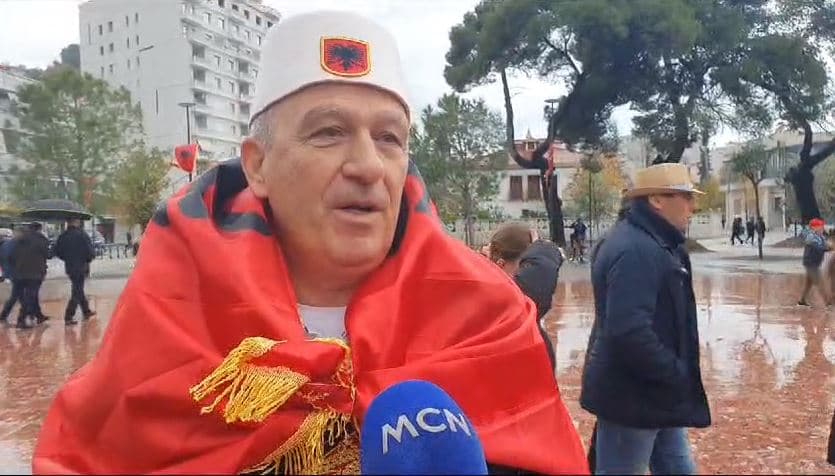    Festa e Pavarësisë/ Qytetarë nga Kosova e Maqedonia festojnë në Vlorë: Bashkimi i trojeve shqiptare, i pashmangshëm (VIDEO)
