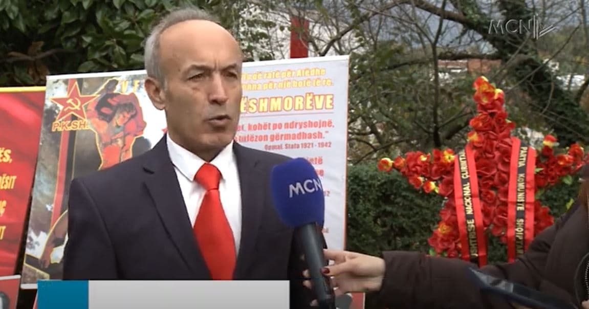 79-vjetori i çlirimit të Shqipërisë. Komunistët “paradë” me foton e Enverit (VIDEO)