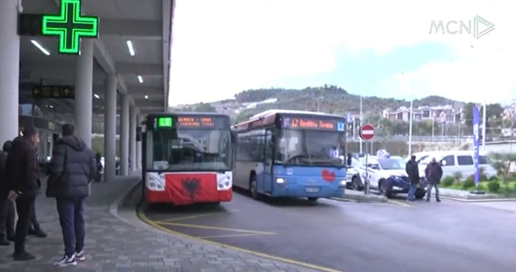“Më shumë kohë dhe para”/ Pasagjerët ankohen për terminalin (VIDEO)