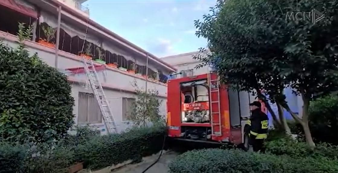 Zjarri përfshin azilin në Fier/ Kryebashkiaku Subashi: S’ka dëme në njerëz, por duhet godinë e re (VIDEO)