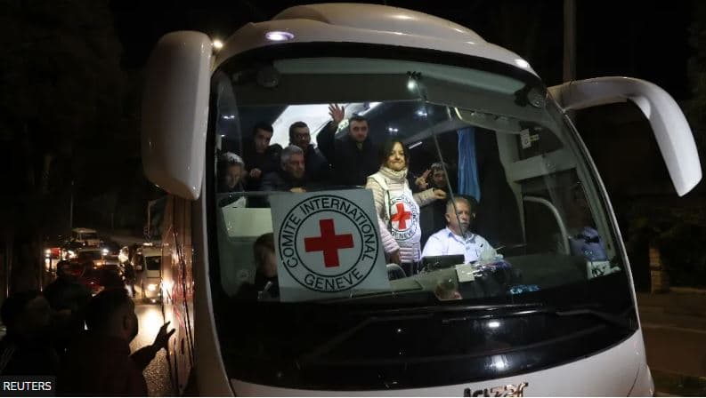 Palestinezët e liruar pretendojnë se janë abuzuar në burgjet izraelite