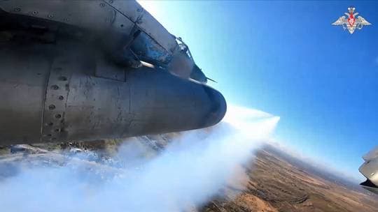 Avionët rusë Su-25 godasin objektivat e Ukrainës (VIDEO)