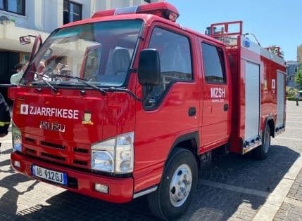 Zjarri përfshin katin e tretë të një hoteli në Devoll