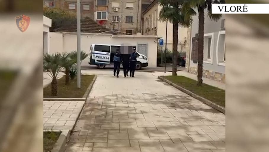 Në kërkim për kundërshtim të policisë, vihet në pranga