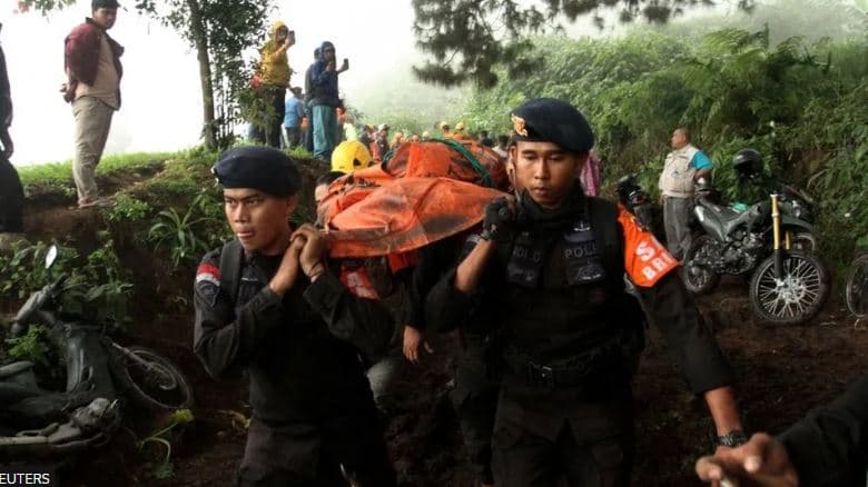 Shpërthimi i vullkanit në Indonezi, gjendet i vdekur alpinisti i fundit i humbur