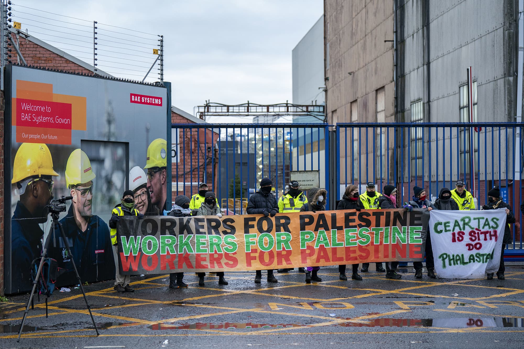 Demonstruesit pro-palestinezë bllokojnë fabrika të shumta armësh në Britani