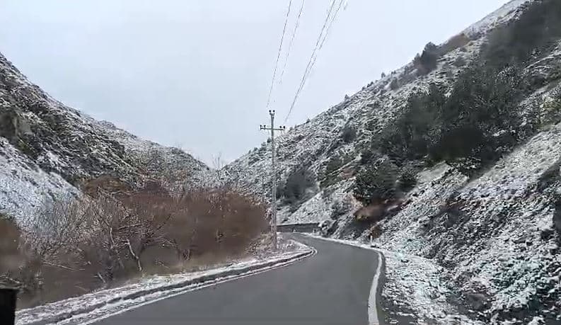 Reshjet e dëborës në juglindje të vendit/ Trashësia shkoi deri në 7 cm, s’ka problematika në qarkullim