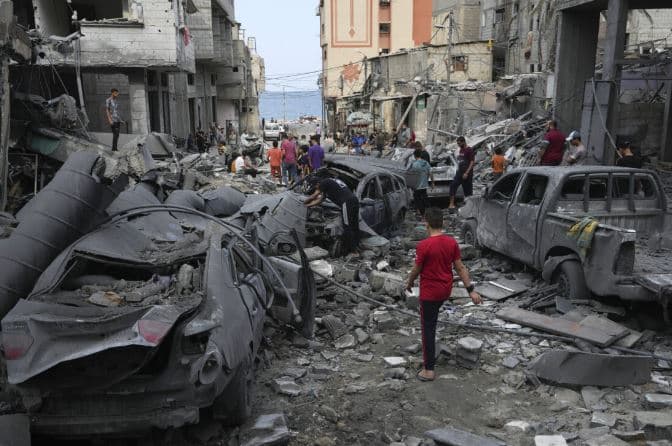 Sulmet ajrore izraelite në Gaza, vriten 17 anëtarë të një familjeje
