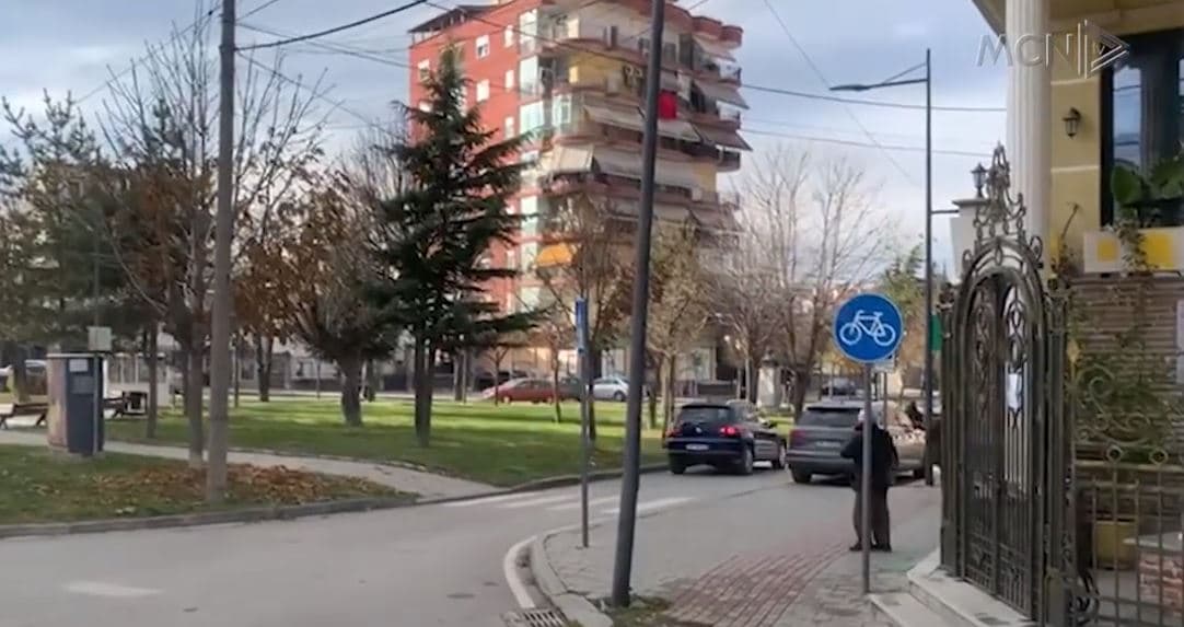“Pse s’më hap rrugën”, dy të plagosur pas sherrit në një lokal në Korçë  (VIDEO)