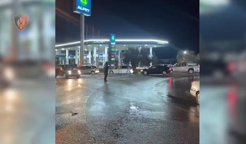 Fluks i madh automjetesh në drejtim të Tiranës, radhë kilometrike në këto dy akse