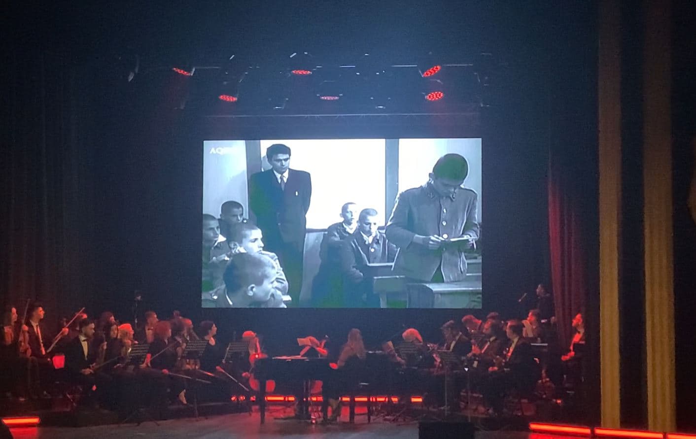 Emocione, nostalgji dhe mirënjohje në skenën e 'Petro Markos'! Teatri i Vlorës nderon regjisorin Dhimitër Anagnosti