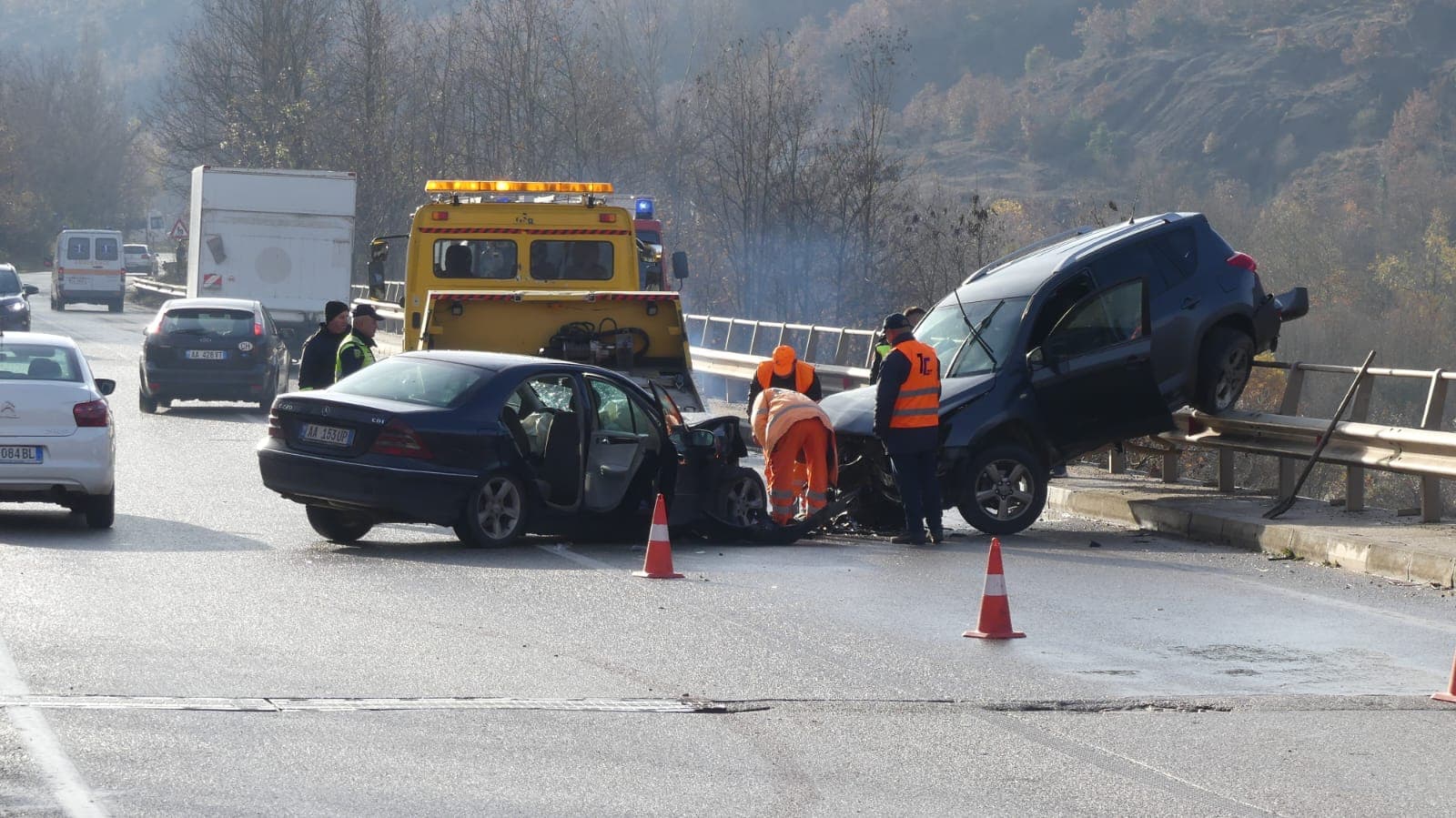 Përplasen dy makina në Librazhd-Përrenjas, 6 të plagosur 