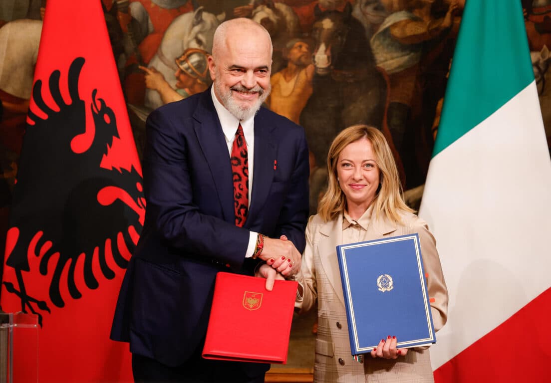Gjykata Kushtetuese pezullon ratifikimin në Kuvend të marrëveshjes për emigrantët 