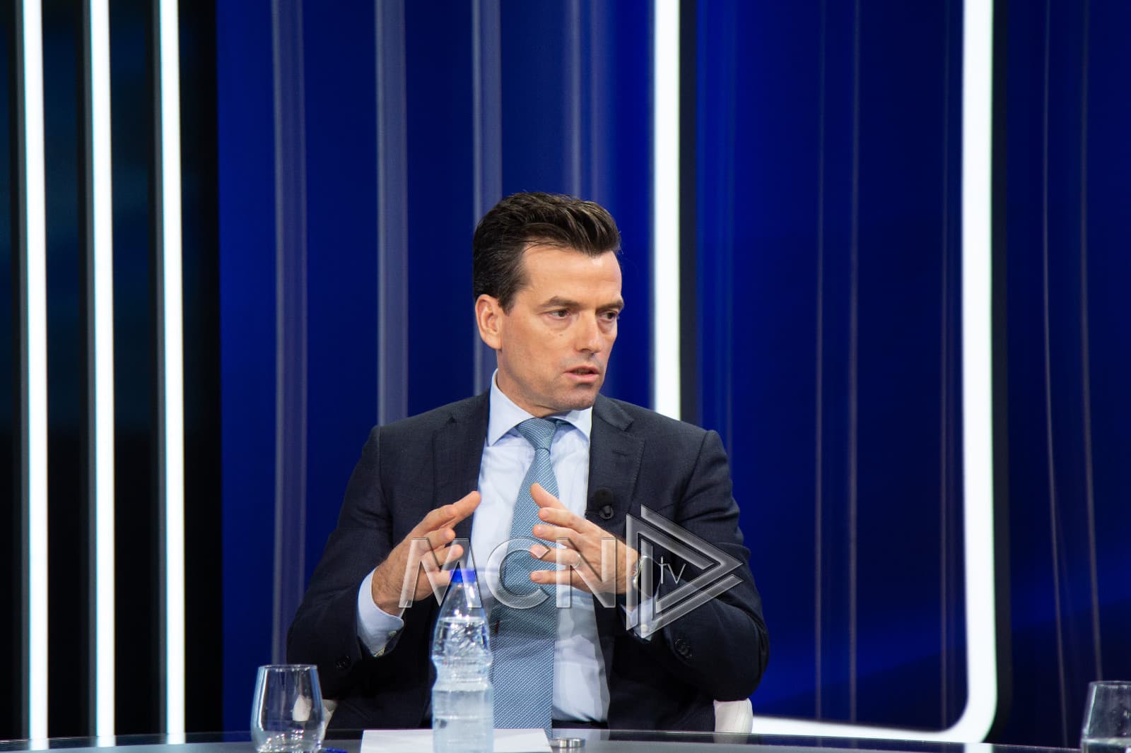 Agron Shehaj: Duhet alternativë e re. Më e vështirë të ngresh një parti se një biznes