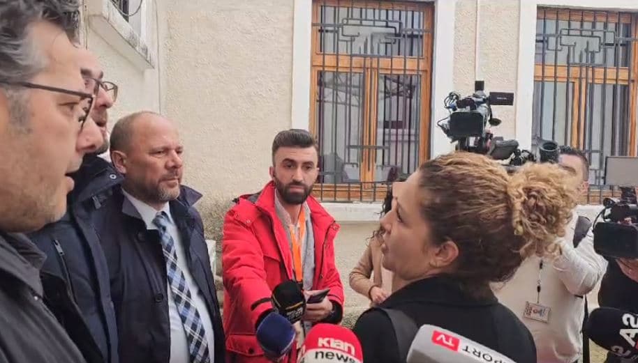 "Legen, burracak", Bardhi-Xhaçkës: Bëj gati kyçet e dorës për prangat (VIDEO)