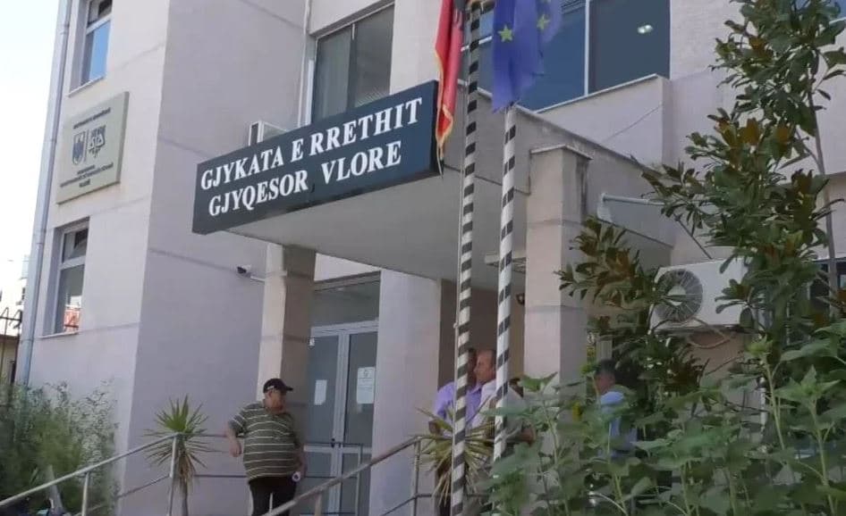 U kapën duke transportuar 500 kg drogë, gjykata e Vlorës lë në burg 7 të akuzuarit