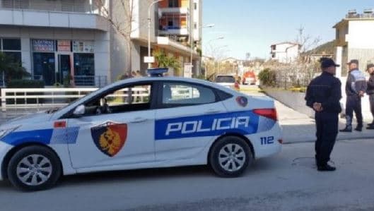 Dyshohet se përdhunuan dy vajza, njëra prej tyre e mitur, arrestohen dy persona në Berat