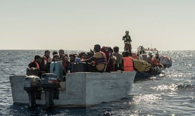 Tjetër tragjedi në Mesdhe/ Po shkonin drejt Italisë, dhjetëra emigrantë mbyten në det