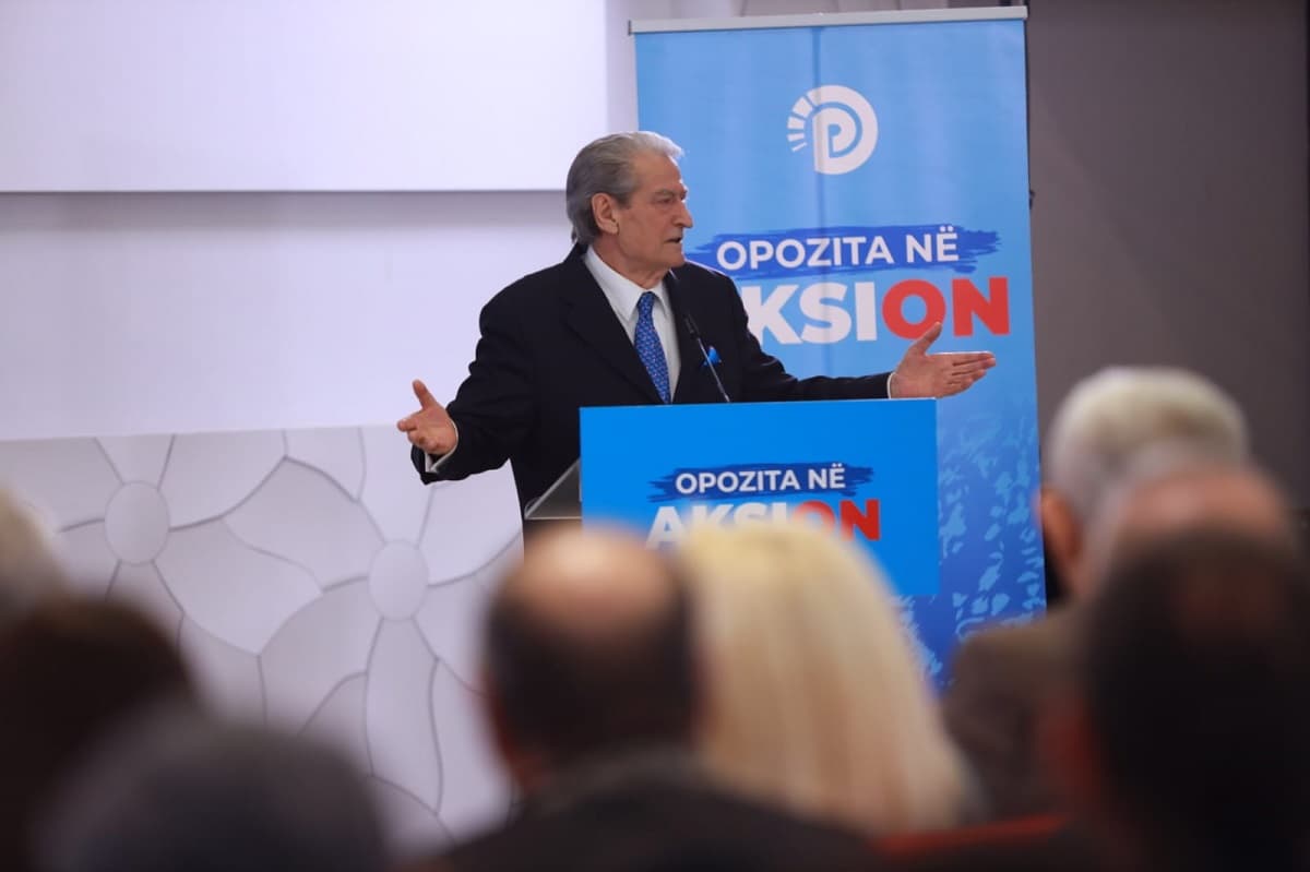 Mandati i Berishës/ Rithemelimi protestë të hënën para kryesisë së Kuvendit