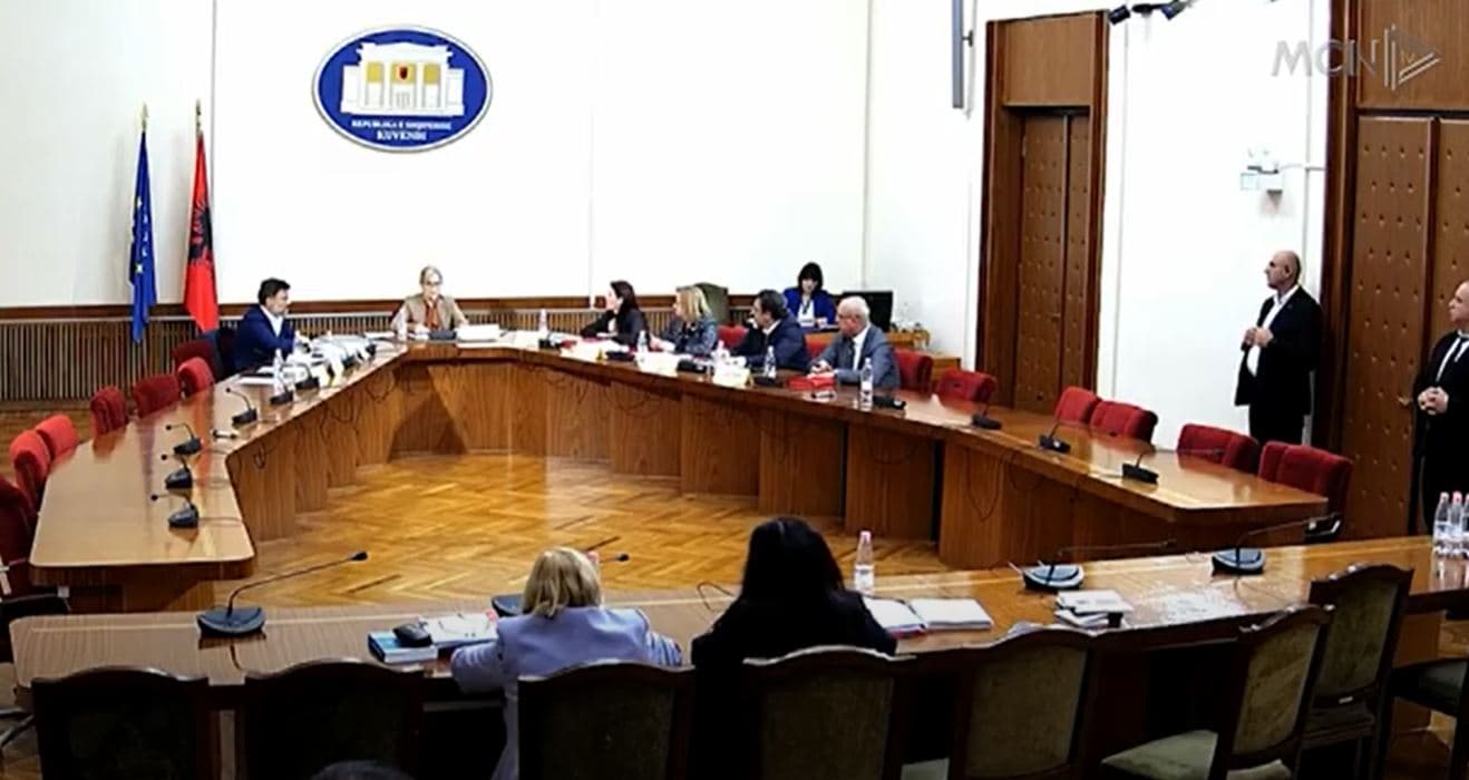 Kuvendi i hap rrugë “arrestimit” të Berishës/ Avokatët kërkuan pezullimin e kërkesës së SPAK (VIDEO)