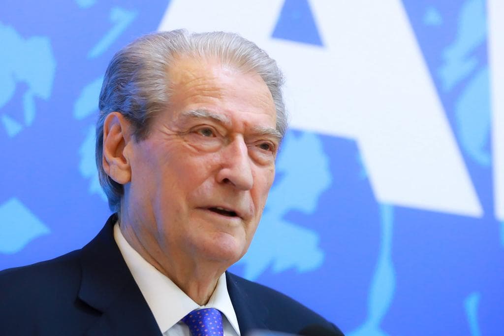 Kuvendi mblidhet për imunitetin e Berishës, opozita proteston para Kryesisë