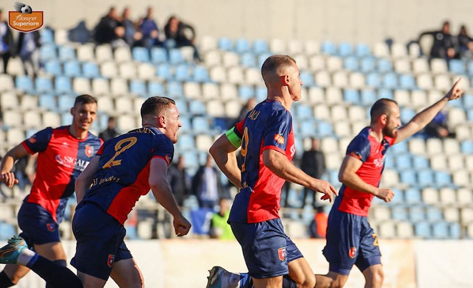 Sfida me Skënderbeun, Vllaznia pa dy mbrojtësit e krahut