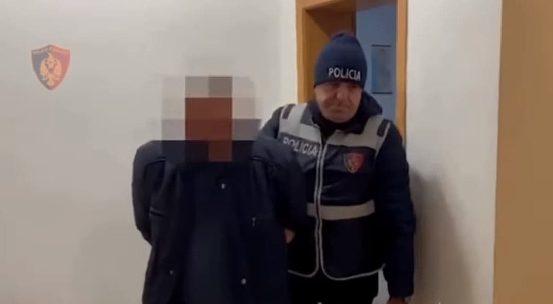Regjistruan dibranët si bullgarë në këmbim të parave, pranga tre zyrtarëve të Bashkisë Bulqizë  