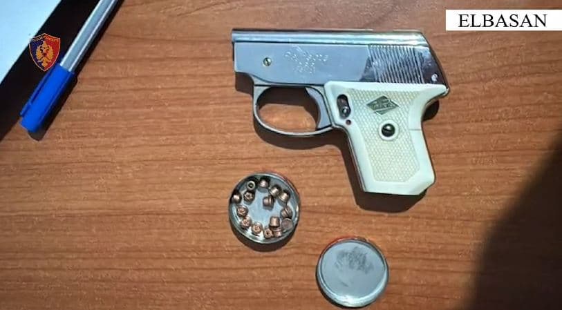 Armë zjarri dhe metadon në banesë, arrestohet 55-vjeçari në Elbasan